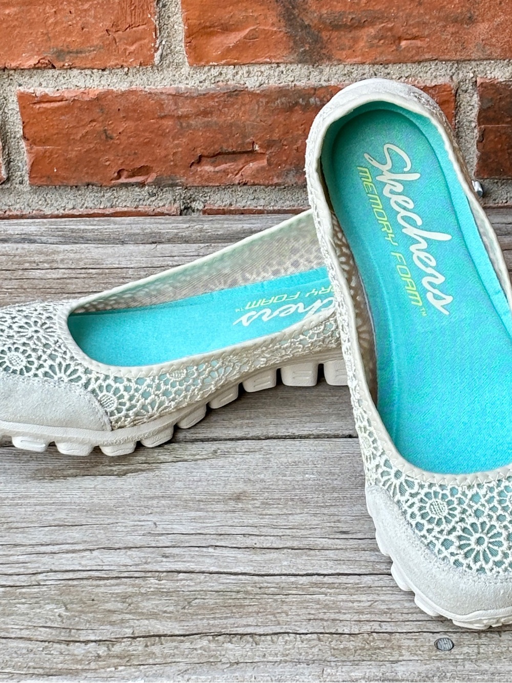 Skechers Comfort Memory Foam Ivory Natural Lace Slip On Shoes Sz 8M